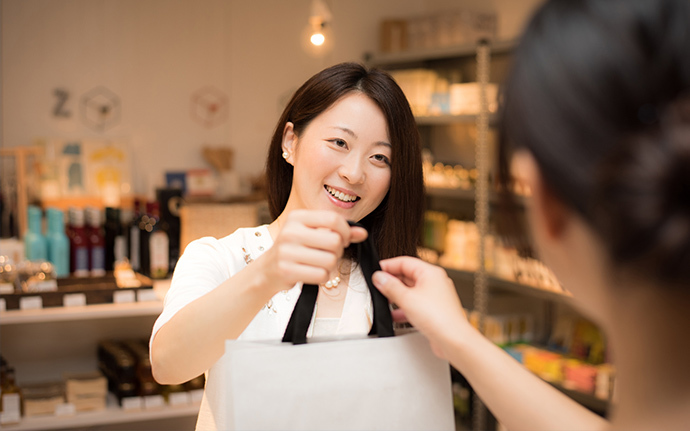 販売員になるには? 仕事内容ややりがいとは_5