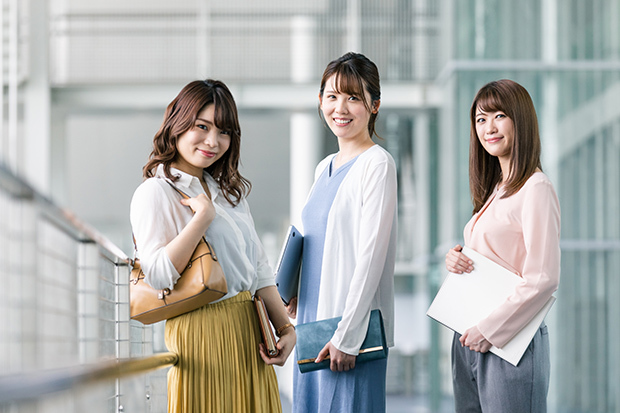 オフィスカジュアルOKってどんな服装?基本のコーディネートと注意点_2_4