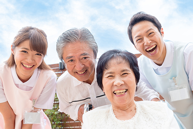 20代、30代の「医療・介護職」のみなさん、100人に聞きました!「仕事の満足/不満足」「貯金額」リアル調査_1_1