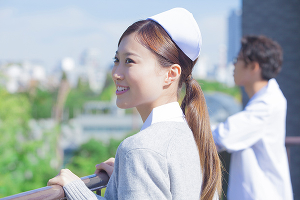 20代、30代の「医療・介護職」のみなさん、100人に聞きました！「勤め始める前と後の印象変化」「向いている人」「休日・仕事後の過ごし方」リアル調査